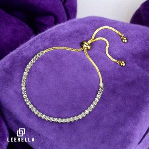Leerella Luxe Tennis Armband Goudkleur voor Dames – Verstelbaar Roestvrij Staal met Sprankelende Kristallen, Elegant en Duurzaam