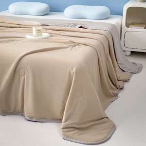 Qelus Dubbelzijdig Koeldeken 150x200cm - Verkoelende Fiber Zomerdeken voor Bed & Bank - Superzacht Ademend Textiel - Verkoelende Deken - Kaki