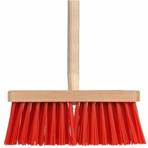 Benson Straatbezem - Rood - Kunststof haren - Houten steel 150 cm - Voor bladeren en grof vuil
