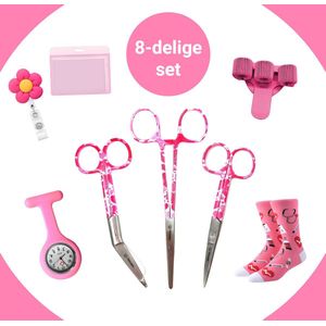 Verpleegkundige Startpakket Roze Deluxe - 8-Delig - Scharenset - Pennenhouder - Zusterhorloge - Badgehouders - Verpleegkundige sokken - Verpleegkundige cadeau