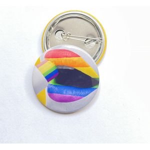 GoedeDoelen.Shop | Button Rainbow Lips | Button | LGBTQ Button | Statement | Love Is Love | Rainbow | Pride