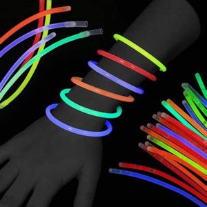 50x Glow in the Dark Sticks met 40x Connectors - Glowsticks - Neon / Carnaval Party Breekstaafjes - Verjaardag Versiering - 7 Kleuren
