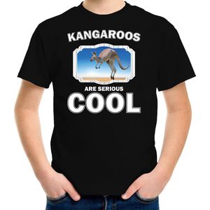 Dieren kangoeroes t-shirt zwart kinderen - kangaroos are serious cool shirt  jongens/ meisjes - cadeau shirt kangoeroe/ kangoeroes liefhebber - kinderkleding / kleding 134/140