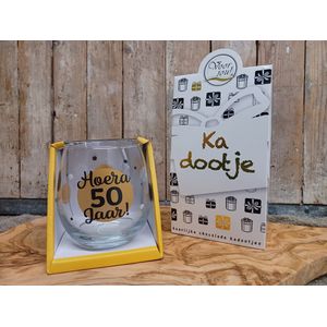 wijnglas-waterglas-wijn-water-Kadootjes-Chocolade-Belgische-Giftset-hoera 50 jaar-jubileum-50-jarig-feestje-abraham-sara-halve eeuw-verjaardag-mannencadeau-vrouwencadeau