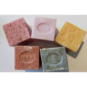 Set Marseillezeep 5 x 150 gram Lavendel, Sandal, Abrikoos, Rozen en Jasmijn Le Serail