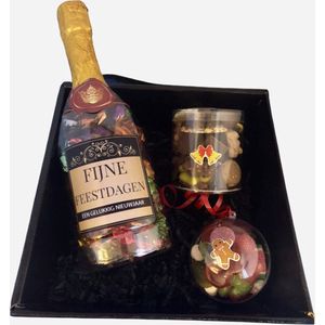 Oud en Nieuw - Nieuwjaar - Kerstpakket - Mandje - Snoep - Champagnefles - Fijne Feestdagen - Chocolade - Snoep