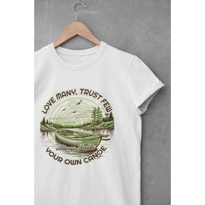 Shirt - Love many trust few - Outdoor Goeroe | Avontuur | Buitensport | Natuur | Wandelen | Mountainbike | Klimmen | Survival | Outdoor | Kamperen | Boulderen | Wit