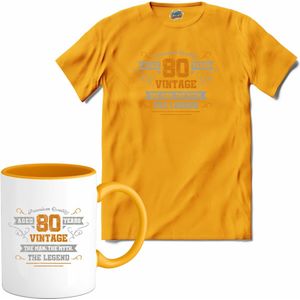 80 Jaar vintage legend - Verjaardag cadeau - Kado tip - T-Shirt met mok - Dames - Geel - Maat XXL