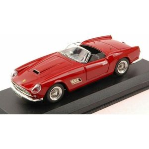 De 1:43 Diecast Modelcar van de Ferrari 250 GT California Spider van 1959 in Bordeaux. De fabrikant van het schaalmodel is Art-Model. Dit model is alleen online verkrijgbaar