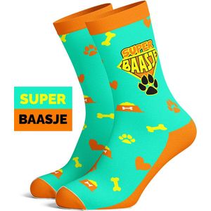 Silly Soles - Grappige Sokken SUPER HONDEN BAASJE - One Size Huissokken Tekst Dieren - Grappige Cadeaus Mannen Dames - Originele Happy Gekke Honden Socks - Verjaardag cadeau Vrouw, Vader, Moeder, Vriendin, Zus, Jongen, Meisje - Sinterklaas Cadeautjes