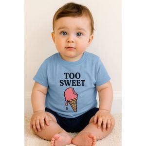 Baby T-Shirt “Too Sweet” – Blauw – Schattig Unisex Shirt met Tekstopdruk – 0-6 Maanden – Zacht & Comfortabel Cadeau