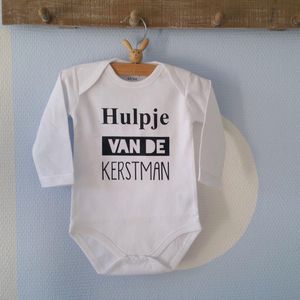 Baby Rompertje Hulpje van de kerstman met naam van je kindje | Lange mouw | wit | maat 74/80 | cadeau mijn 1e eerste kerstmis of zwangerschapsaankondiging