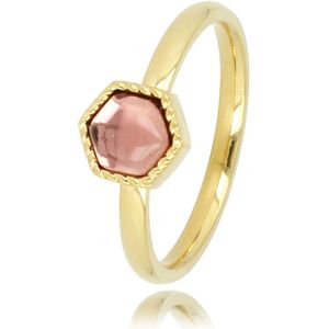 My Bendel Ring goudkleurig met roze zeshoekige glassteen - Unieke goudkleurige ring gevormd in een zeshoek met donkerroze glassteen - Met luxe cadeauverpakking