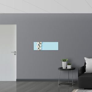 Vlag - Witte Katoenbollen tegen Lichtblauwe Achtergrond - 90x30 cm Foto op Polyester Vlag