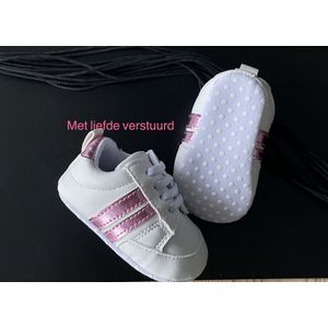 Babyschoen / Sneaker Wit met twee strepen Roze 0 - 6 maanden