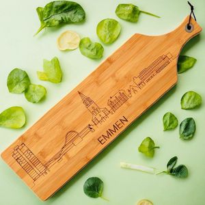 Out-Lines - Serveerplank met skyline van Emmen - Bamboe - 60x16cm - Borrelplank Gravering