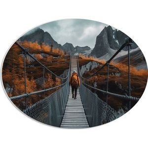 PVC Schuimplaat Ovaal - Bergen - Man - Brug - Backpacken - Bomen - 68x51 cm Foto op Ovaal (Met Ophangsysteem)