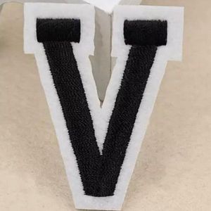 Alfabet Letters Strijk Embleem Patches Zwart Wit Letter V / 4 cm / 5 cm