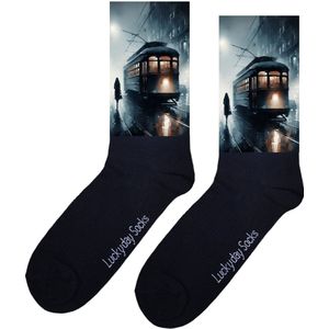 Tram - Opkikker - Grappige sokken - Valentijns cadeau - Verjaardag cadeau - Sinterklaas cadeau - Kunst - Leuke sokken - Vrolijke sokken - Trein - Spoorbaan - Dame - Kerst Sokken - Vaderdag - Moederdag - Kerstcadeau - Socks die Happy maken - 37-44