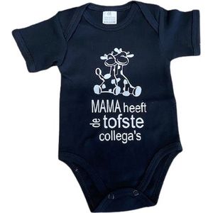 Baby romper zwart met opdruk mama heeft de tofste collega's Â©maat 56 zwangerschap aankondiging