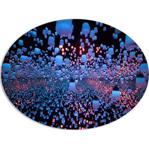 PVC Schuimplaat Ovaal - Opgekleurde Lampen bij een Spiegel - 108x81 cm Foto op Ovaal (Met Ophangsysteem)