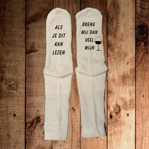 Unieke Witte Sokken Set ""als je dit kan lezen breng mij dan veel wijn"" - Leuk Kraamcadeau / Vaderdagcadeau Maat 43/46