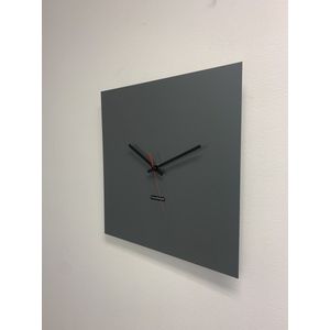 Wandklok CHANTALBRANDO -- TIME SQUARE 40 -- NARDO GREY -- MODERN DESIGN -- MADE IN HOLLAND - HOOGGLANS GRIJS