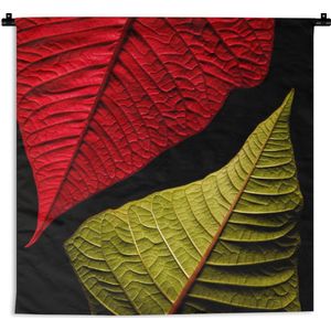 Wandkleed Bladeren op een zwarte achtergrond - Rood en groen blad op zwarte achtergrond Wandkleed katoen 180x180 cm - Wandtapijt met foto