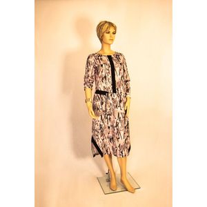Roze grijs jurk met motief geaccentueerd door zwarte decoratieve details XXL/44