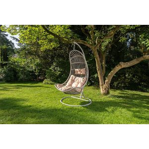 ChillCocoon hangstoel wit met mokka kussens
