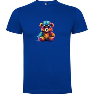 Kobalt Blauw T-Shirt met “ Kleurrijke Stoere Teddybeer met Pet“ Print Full Color Maat S