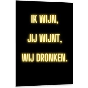 Forex - Tekst: ''Ik Wijn, Jij Wijnt, WIj dronken'' Neon Letters Goud/Zwart - 80x120cm Foto op Forex