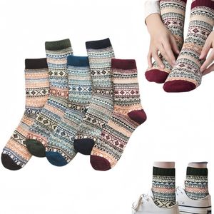 5 paar - Warme sokken - Herfst/Winter sokken tot halverwege de kuit - Outdoor sportsokken - Kerstcadeau - Kerstsokvulling - Comfortabel en warm - Retro etnische stijl - One size fits all - Geschikt voor buitensporten en binnenkleding