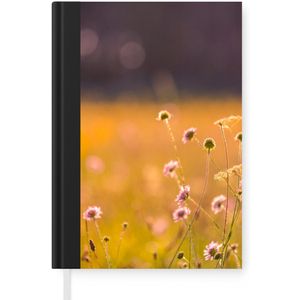 Notitieboek - Schrijfboek - Bloemen - Licht - Roze - Notitieboekje klein - A5 formaat - Schrijfblok