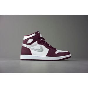 Air Jordan 1 Retro High OG 'Bordeaux' - maat EU43 - 555088-611 - bordeaux rood - sneakers hoog