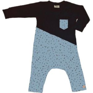 Onesie zwart met spikkel blauw