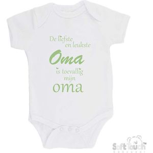100% katoenen Romper ""De liefste en leukste Oma is toevallig mijn oma"" Unisex Katoen Wit/sage green (saliegroen) 62/68