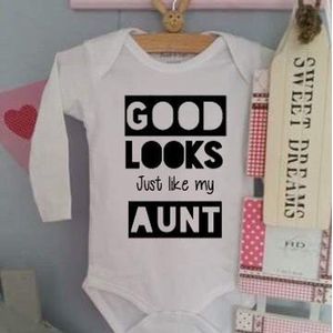 Baby Rompertje met tekst Good looks Just like my Aunt ( tante )  | Lange mouw | wit | maat  62/68