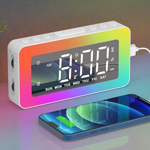 Digitale RGB Wekker met Sluimerfunctie en USB Oplader - Ideaal voor Slaapkamer
