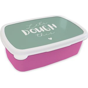 Broodtrommel Roze - Lunchbox - Brooddoos - Quote - Koken - Dough - Deeg - Taarten - Pizzas - Keuken - Kok - Spreuken - 18x12x6 cm - Kinderen - Meisje