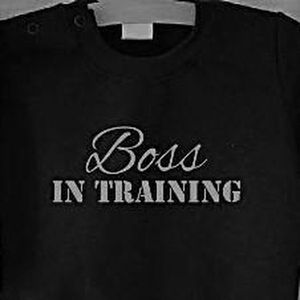 Baby rompertje zwart met tekst opdruk boss in training | lange mouw | zwart wit | maat 62/68 cadeau