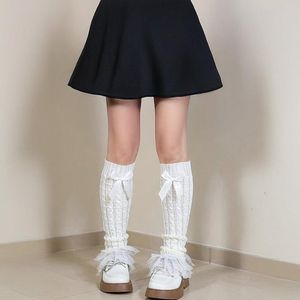 Beenwarmers met strik en kant, gebreid en warm, vintage style, wintermode, lange dames beenwarmers