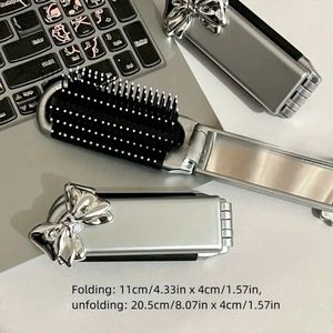 Opvouwbare Borstel met Spiegel - Opvouwbare Kam - Opklapbare Kam - Uitklapbare Kam - Inklapbar Haarborstel - Zilver - Kam met strik- Reis kam