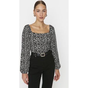 Trendyol Rode Gebloemde, Aansluitende Vierkante Hals, Ruches/Textuur Gebreide Blouse Twoaw22Bz0254
