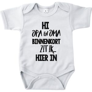 Baby romper met tekst zwangerschap aankondiging | Hi Opa en Oma binnenkort zit ik hierin | Wit | korte mouw | maat 56 cadeautje zwangerschap aankondiging bekendmaking | Cadeautje 100% katoen.