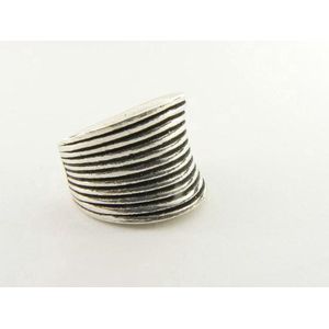 Zilveren ring met ribbelpatroon - maat 17