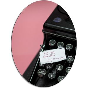 Dibond Ovaal - Quote op Wit Papier Liggend op Zwarte Vintage Typemachine op Roze Achtergrond - 60x80 cm Foto op Ovaal (Met Ophangsysteem)