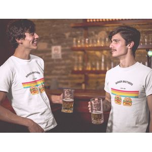 Shirt - Burger brothers - Wurban Wear | Grappig shirt | Dieet | Unisex tshirt | Fast food | Airfryer | Sport | Verwenpakket | Wit
