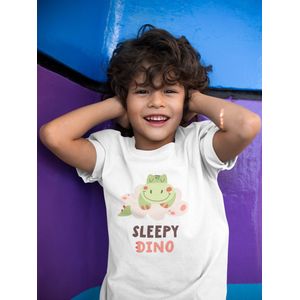 Shirt - Sleepy dino - Wurban Wear | Grappig shirt | Leuk cadeau | Unisex tshirt | Kinderkleding jongens | Dino | Dinosaurus | Dinosaurus speelgoed | Dino pak | Baby kleding jongens | Wit