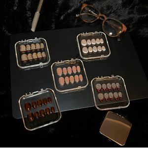 Handgemaakt Press-on Nails - Toetsenbord Vriendelijk Office Nagels - Office Collection - Maat S - 5 Sets